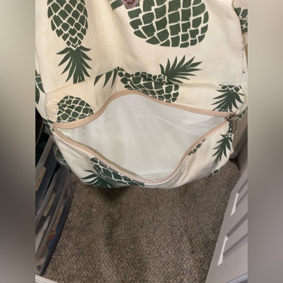 Pineapple patterned backpack - Picture 3 of 4